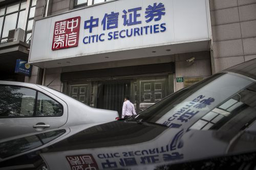 凯美瑞双擎养车费用一年一般多少钱啊